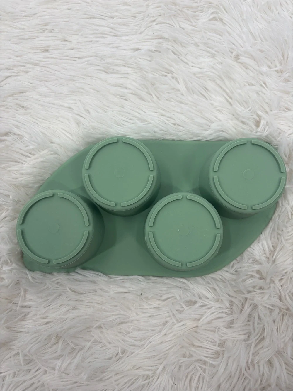 Suvie Silicone Egg Tray Green